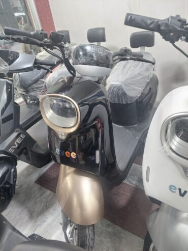 Evee Scooty