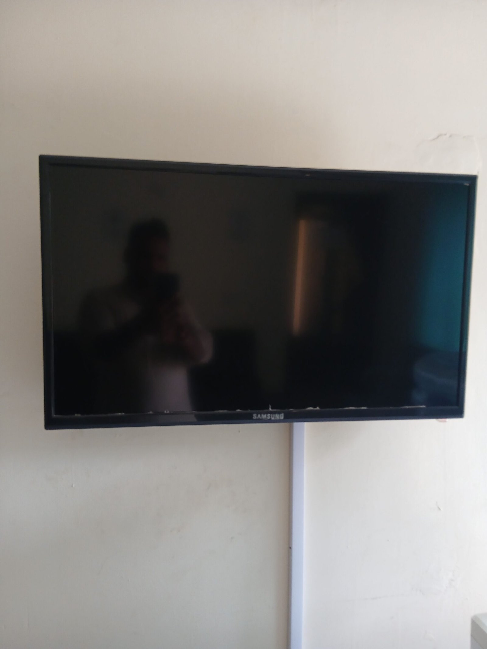 LCD 32″