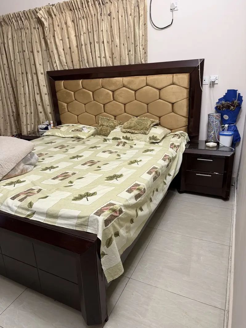 Wooden poshish bed set with Dressing