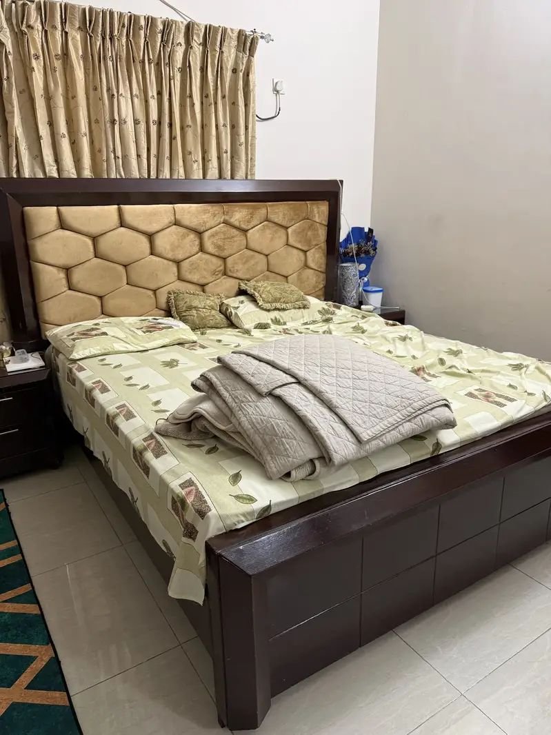 Wooden poshish bed set with Dressing