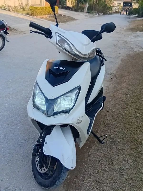 Mertro thrill scooty