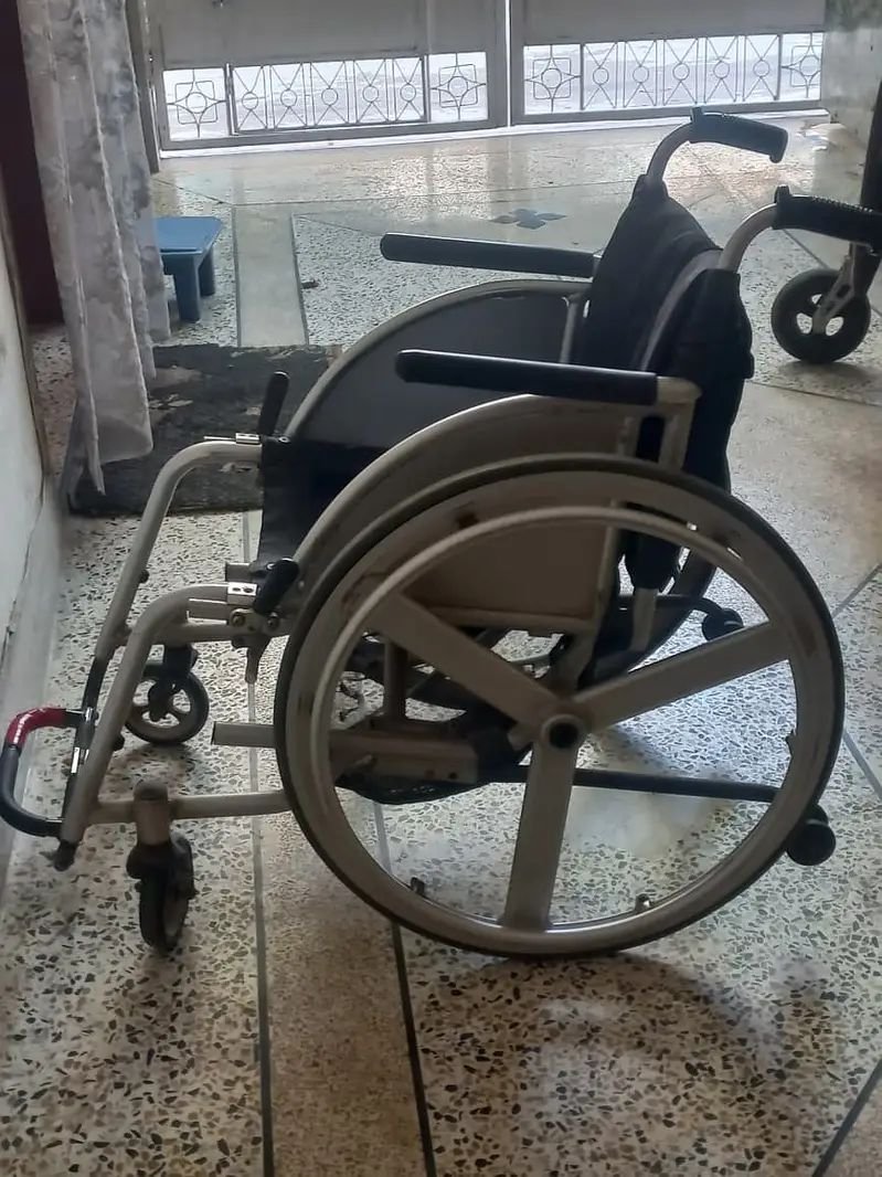 Electric wheelchair
