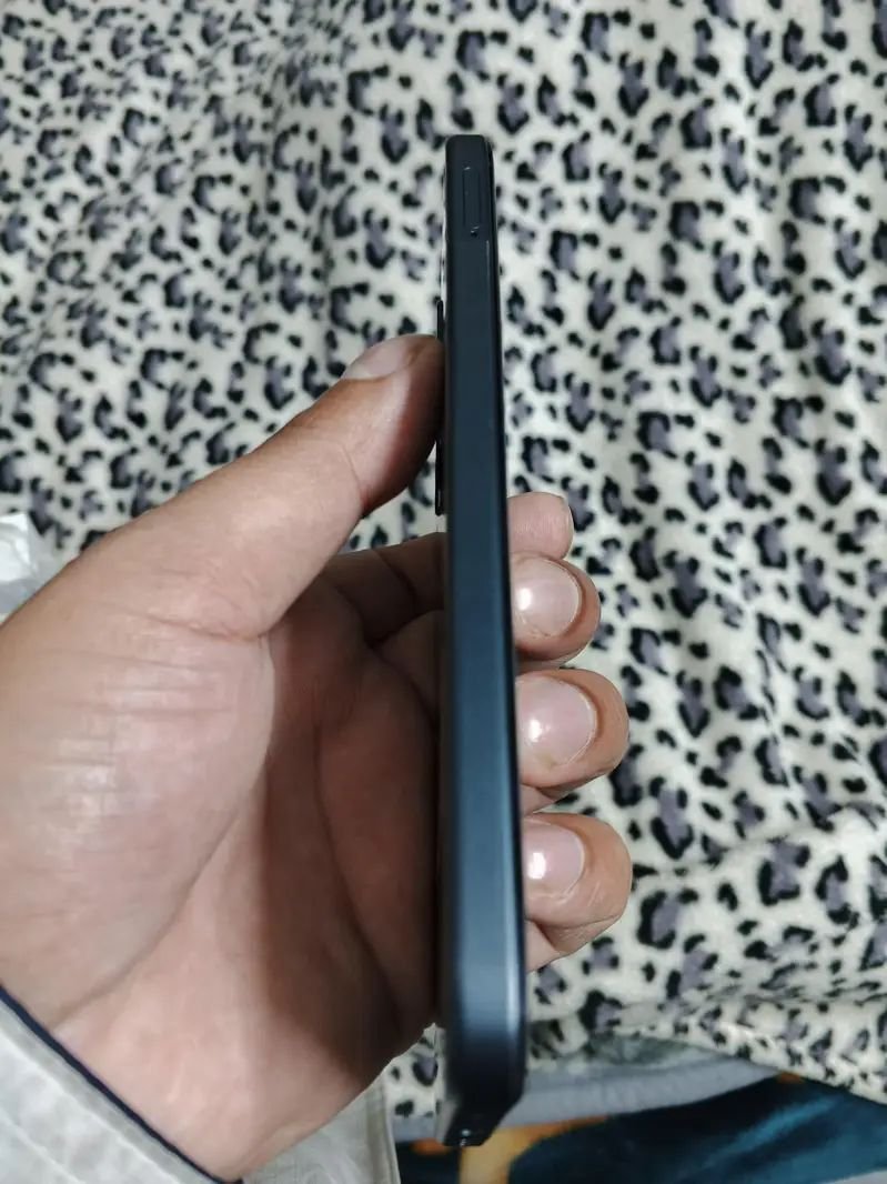 oppo a6 10 by 10 original pics attached 1 month use