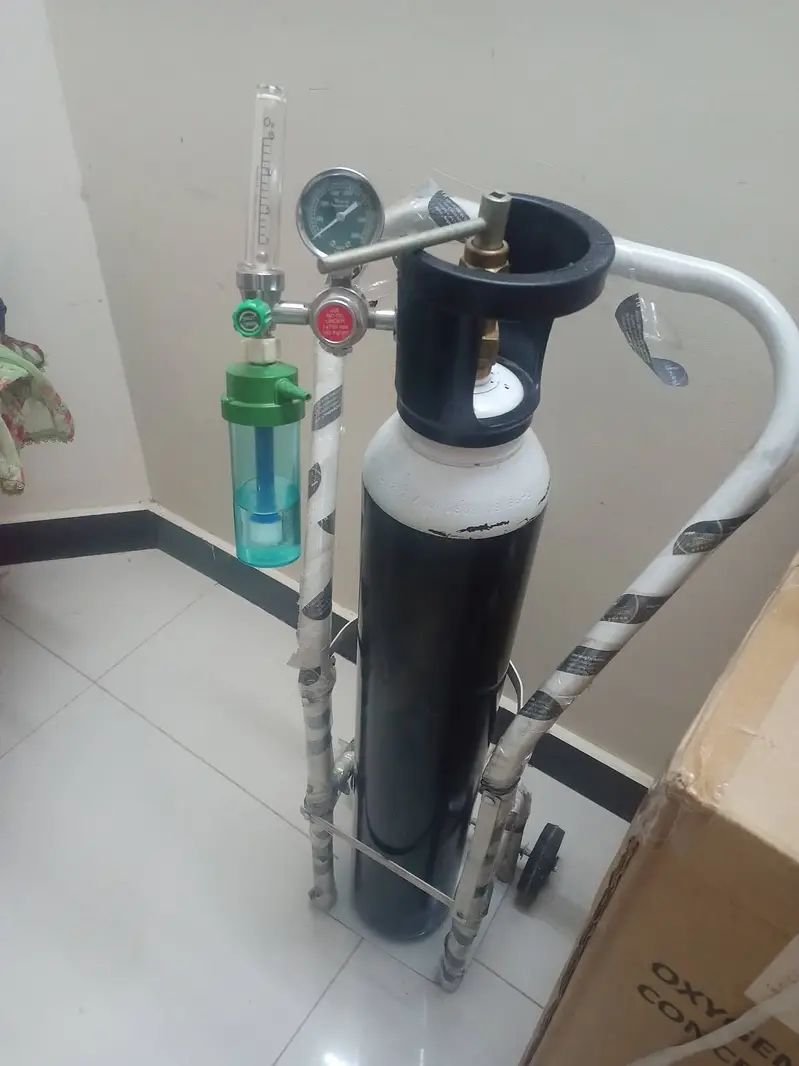 Oxygen cylinder