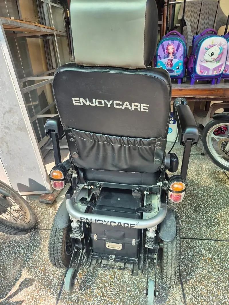 Electric wheelchair