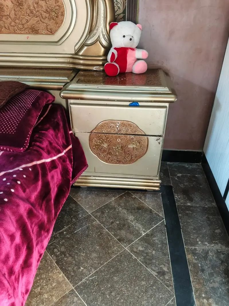 King Size wooden Bed