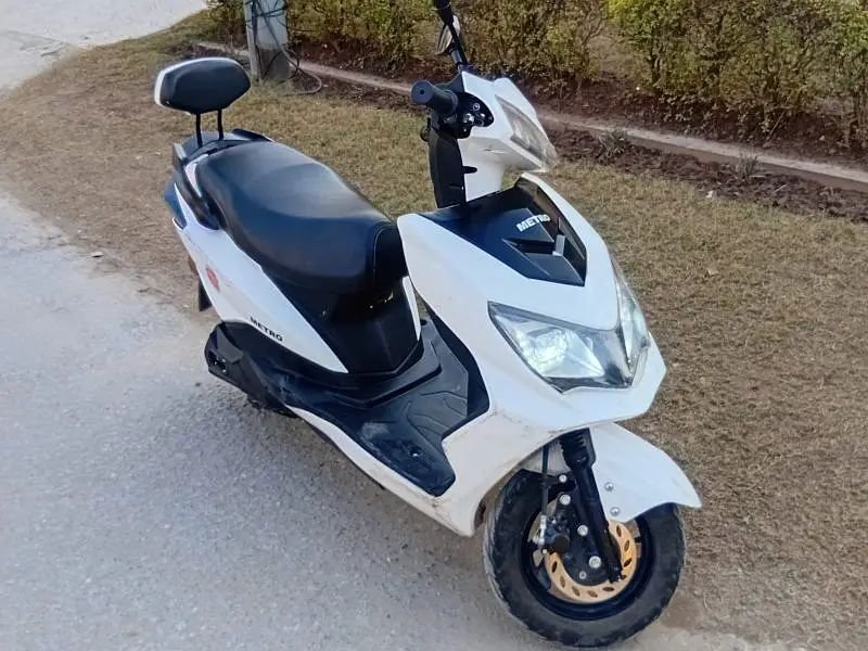 Mertro thrill scooty