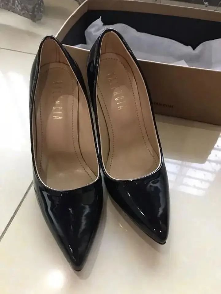 Valencia woman’s heels