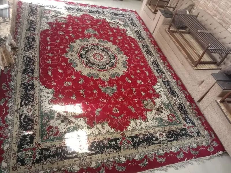 Large size Turkish Carpet in Rdd very Good conditiion