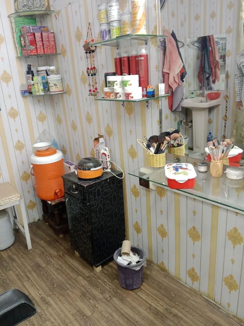 ladies beauty parlour for sale