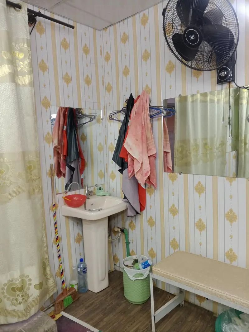 ladies beauty parlour for sale