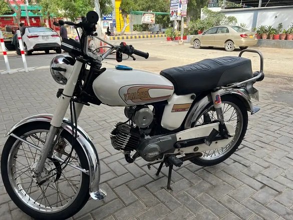 Yamaha 100cc 2-Stroke 1986 Modified White | Strong Engine | Karachi