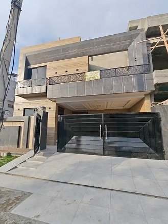 10 Marla Brand New House For Sale