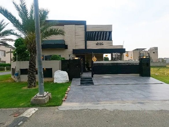 Corner House Sized 1 Kanal Is Available For Sale In DHA Phase 6 – Block L