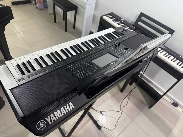 Yamaha SX900 Piano | With original supply bag and lyrics stand