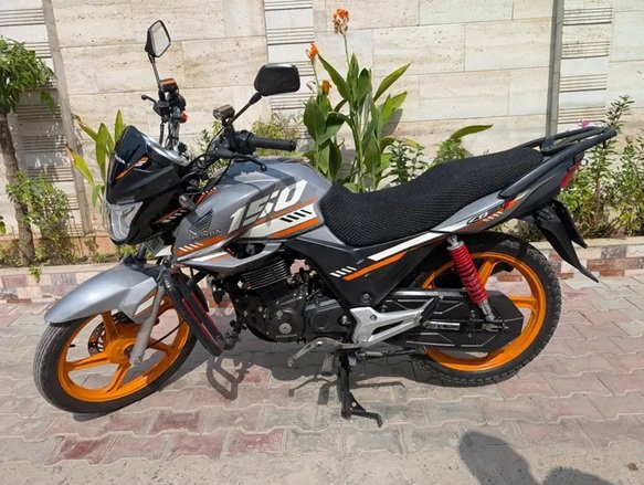 Honda CB 150F Special Silver Edition — 2024 | First Owner | 11,940 KM