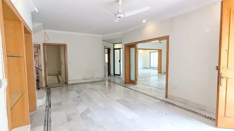 FOR RENT Fully Renovated 6-Beds Double Unit House F_7/1