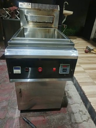 Restaurant fryer